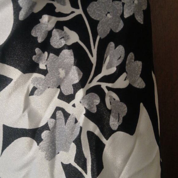 Speechless size 3 black with black satin trim and flower print - Picture 2 of 3